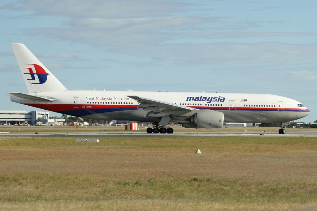 Malaysia_Airlines_Boeing_777-200ER_PER_Monty