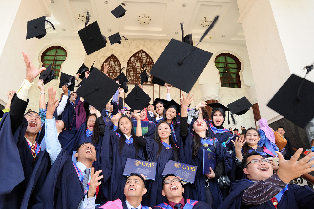 University Malaysia Sabah graduation | Photo credit: Lano Lan / Shutterstock.com