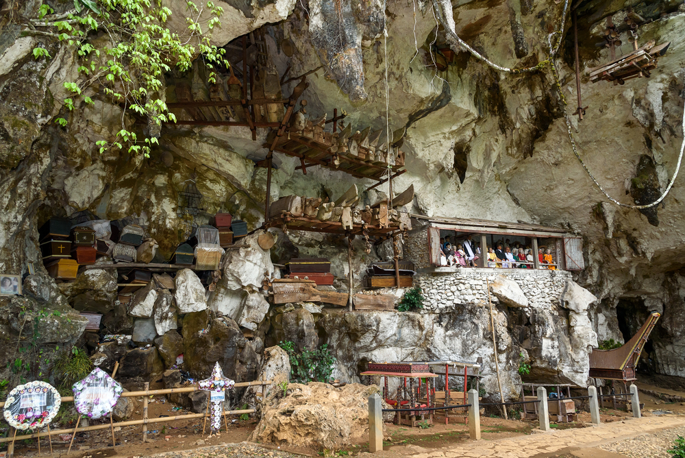 Tana Toraja - burial cave, londa