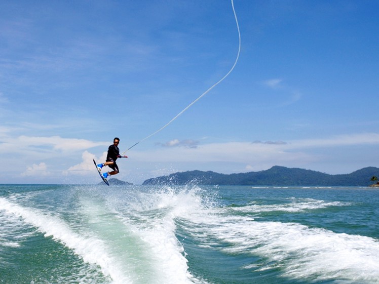 SPO3905D waterskiing of Sabah (credit Shangri-La Tanjung Aru Resort)