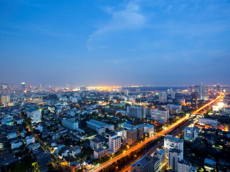 TH3212 Views of Bangkok’s City Skyline from Zoom Ananatara Bangkok Sathorn