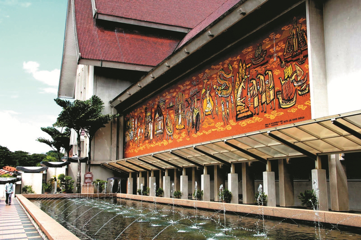 National Museum murial wall by Cheong Laitong
