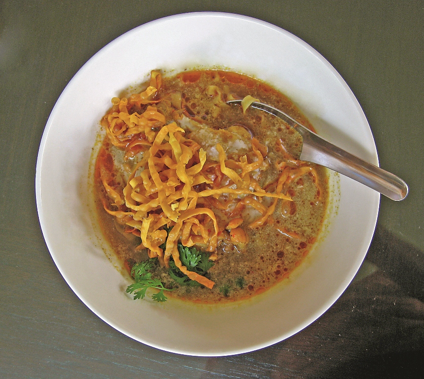 FOOD951D khao sawy noodles Chiang Mai