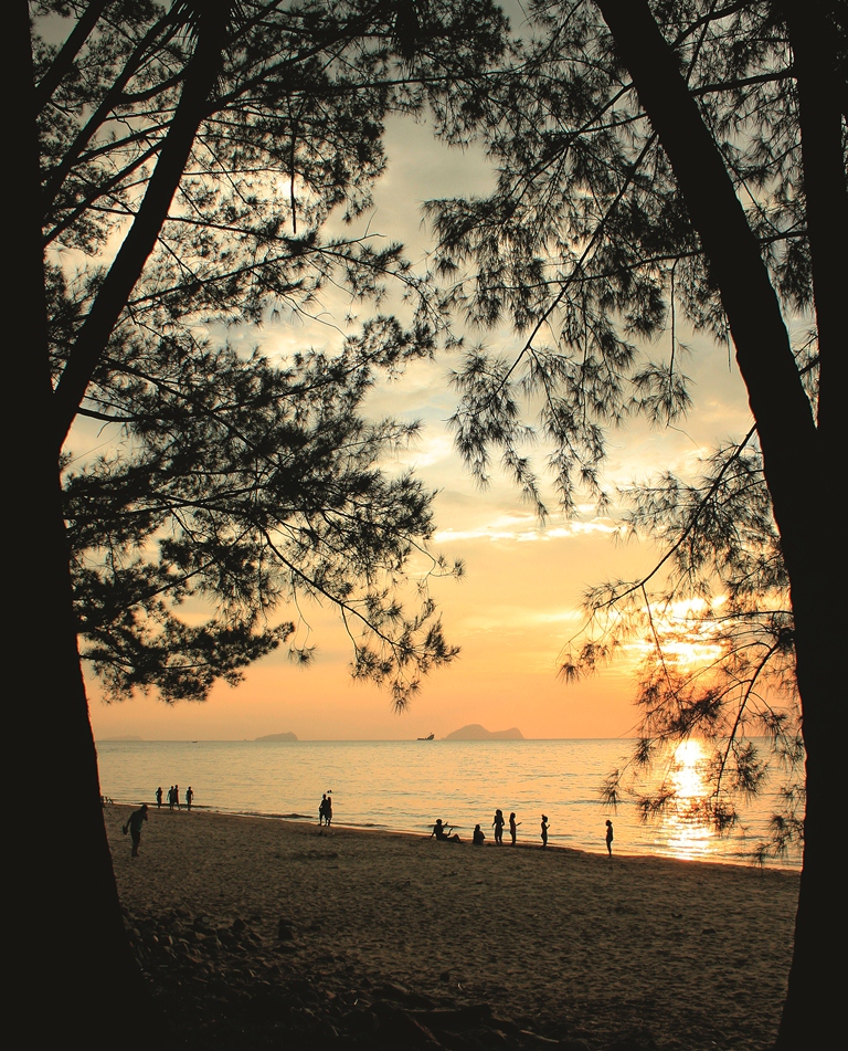 SU139 sunset Damai Beach near Kuching
