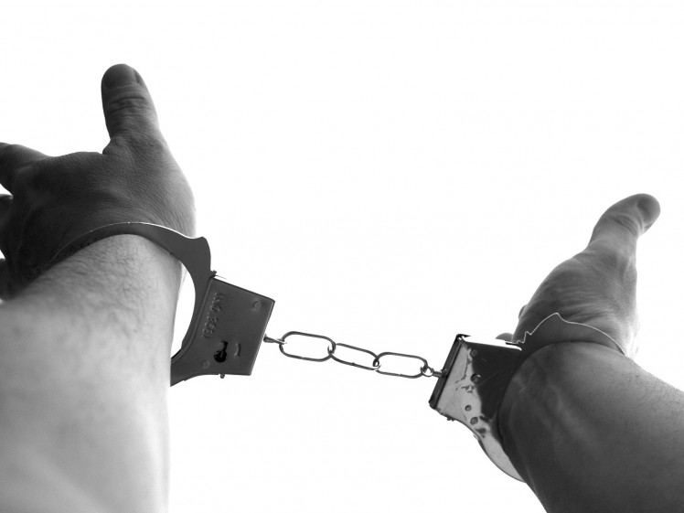 handcuffs-921290_1920