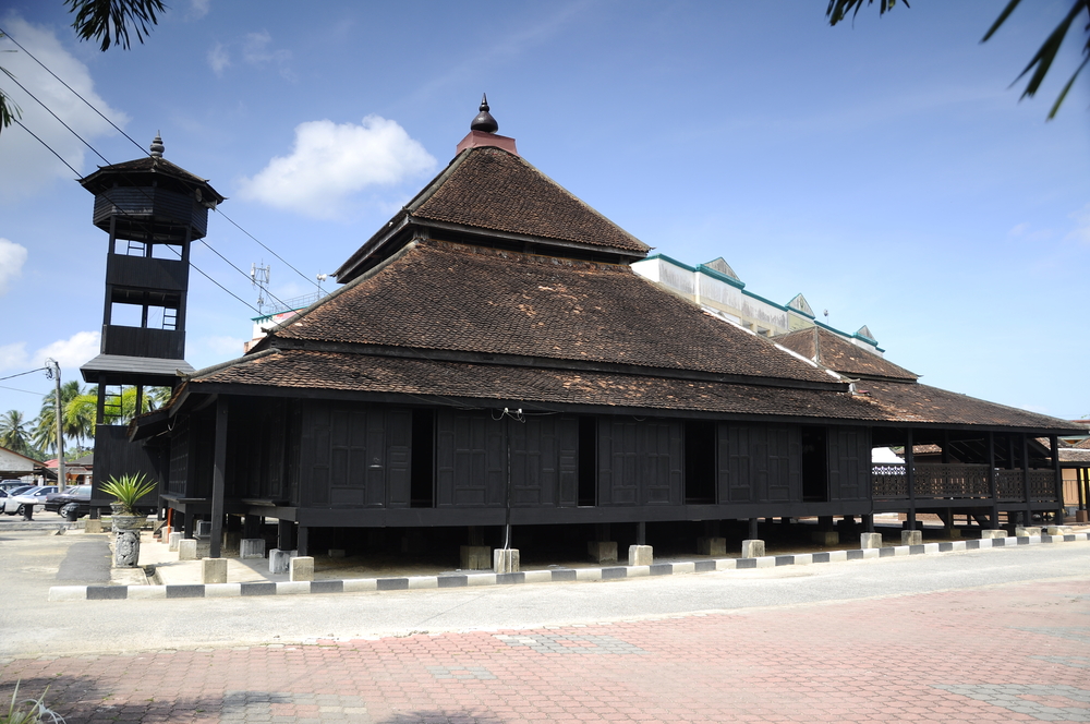 Kampung Laut Mosque | Photo credit: nizamkem / Shutterstock.com