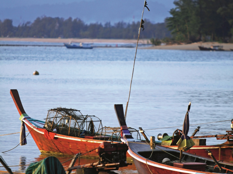 TH3154D fishing boats Nai Yang Beach