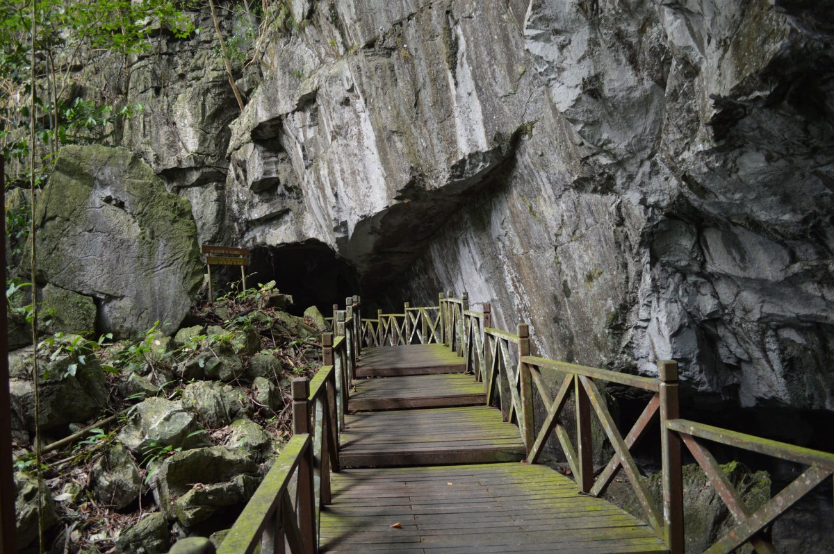 Walkway at the Wind Cave | Photo credit: Moin Uddin