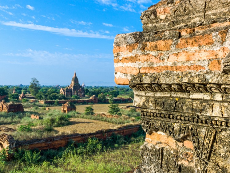 Myanmar, Bagan, the plain with thousand of 880-year old temple ruins