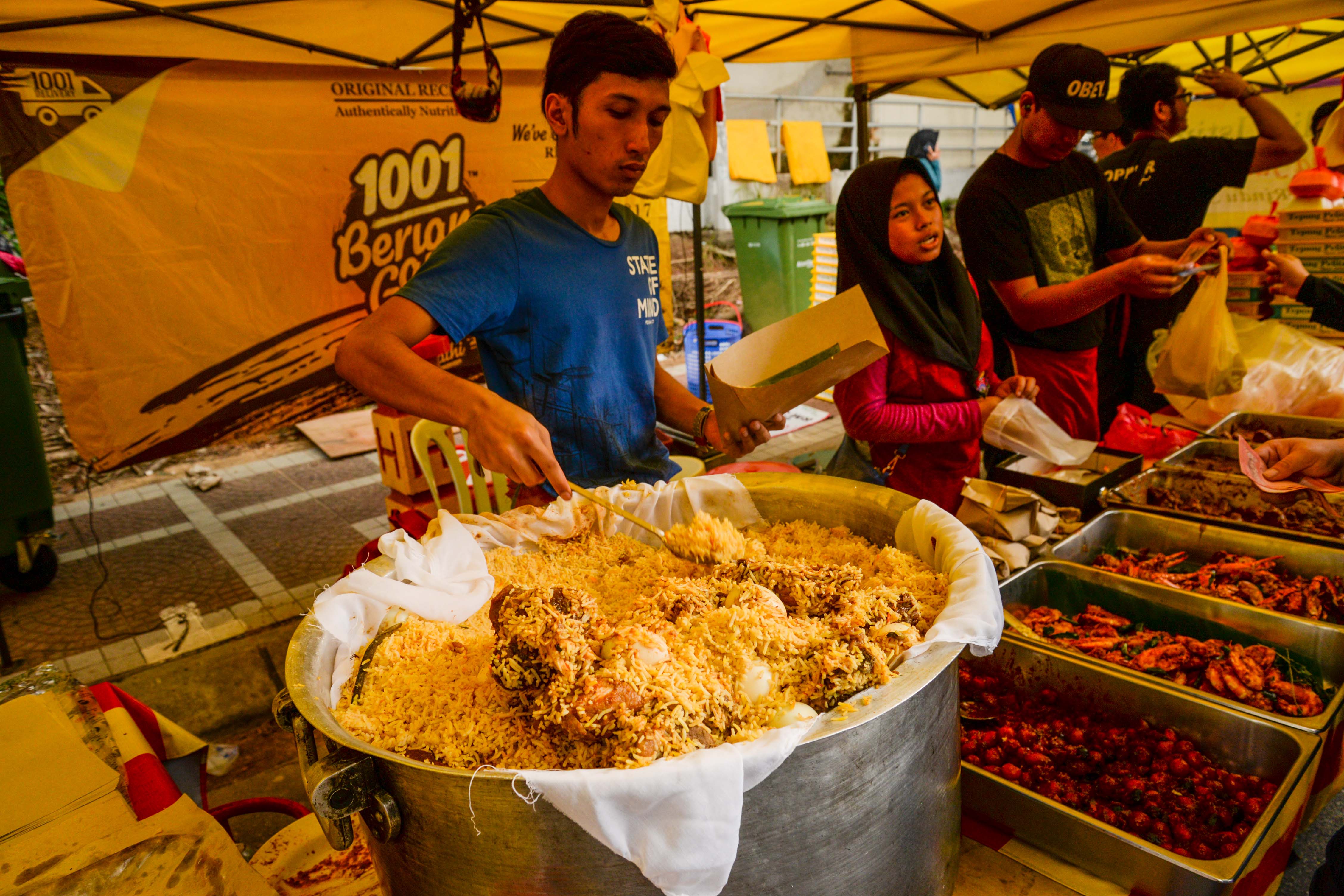 Feast Your Eyes On These Photos From The Ttdi Ramadan Bazaar Expatgo