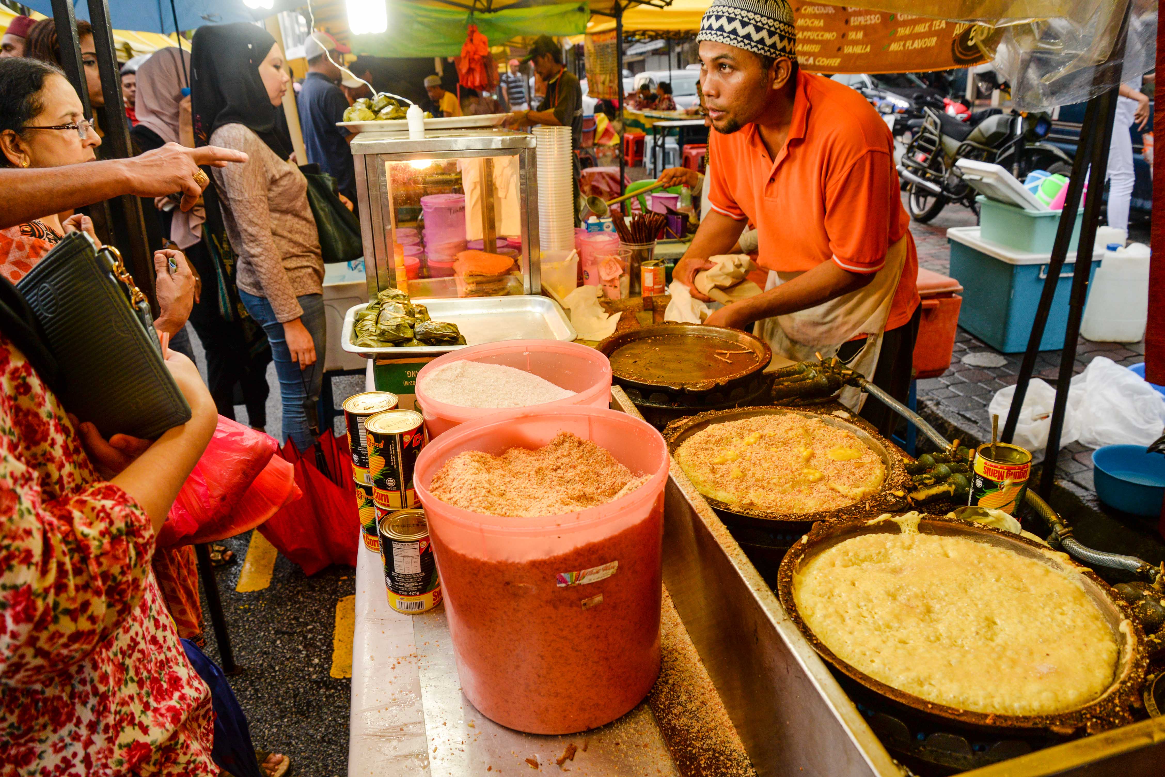 Feast Your Eyes On These Photos From The Ttdi Ramadan Bazaar Expatgo
