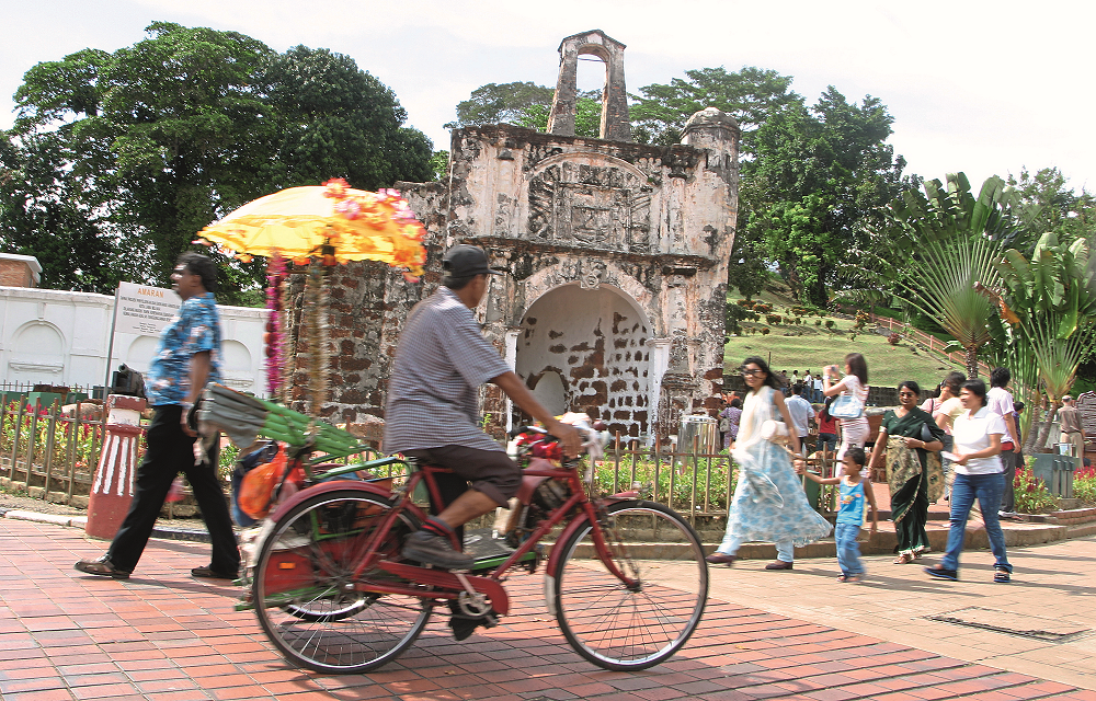mal6638d-trishaw-rider-a-famosa-fort