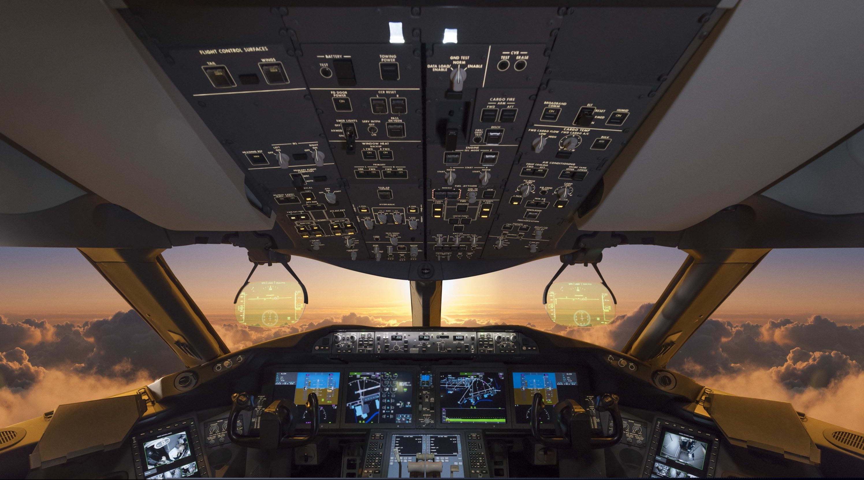 klm-dreamliner-cockpit