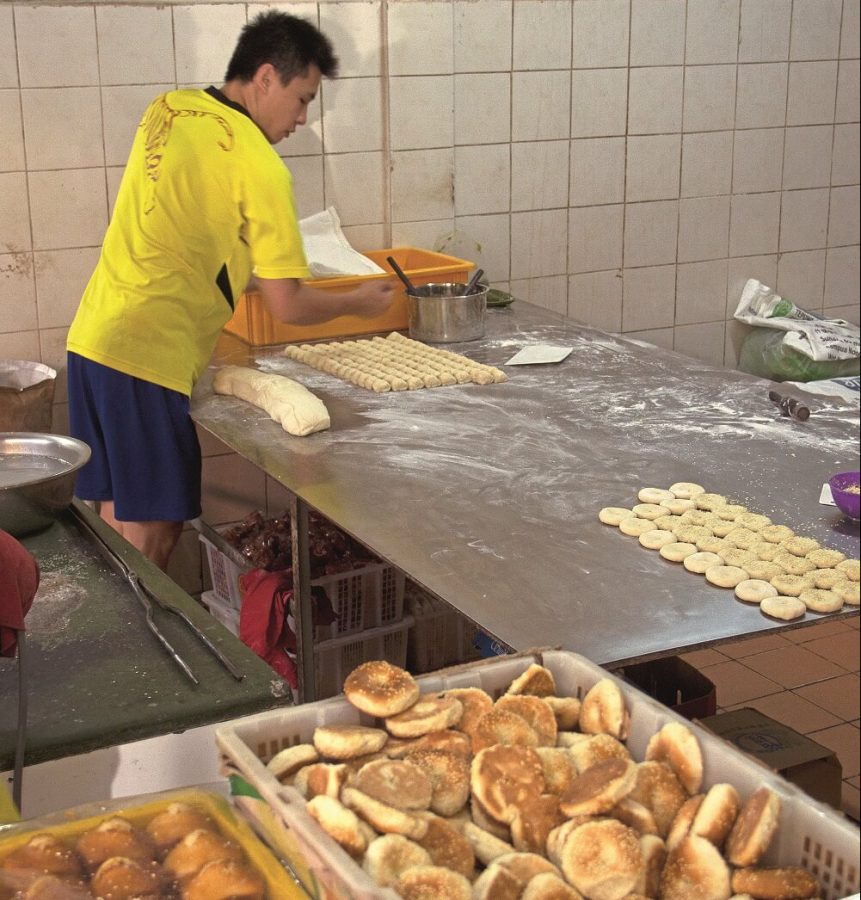food1552-making-konpia-xing-kee-bakery-sibu