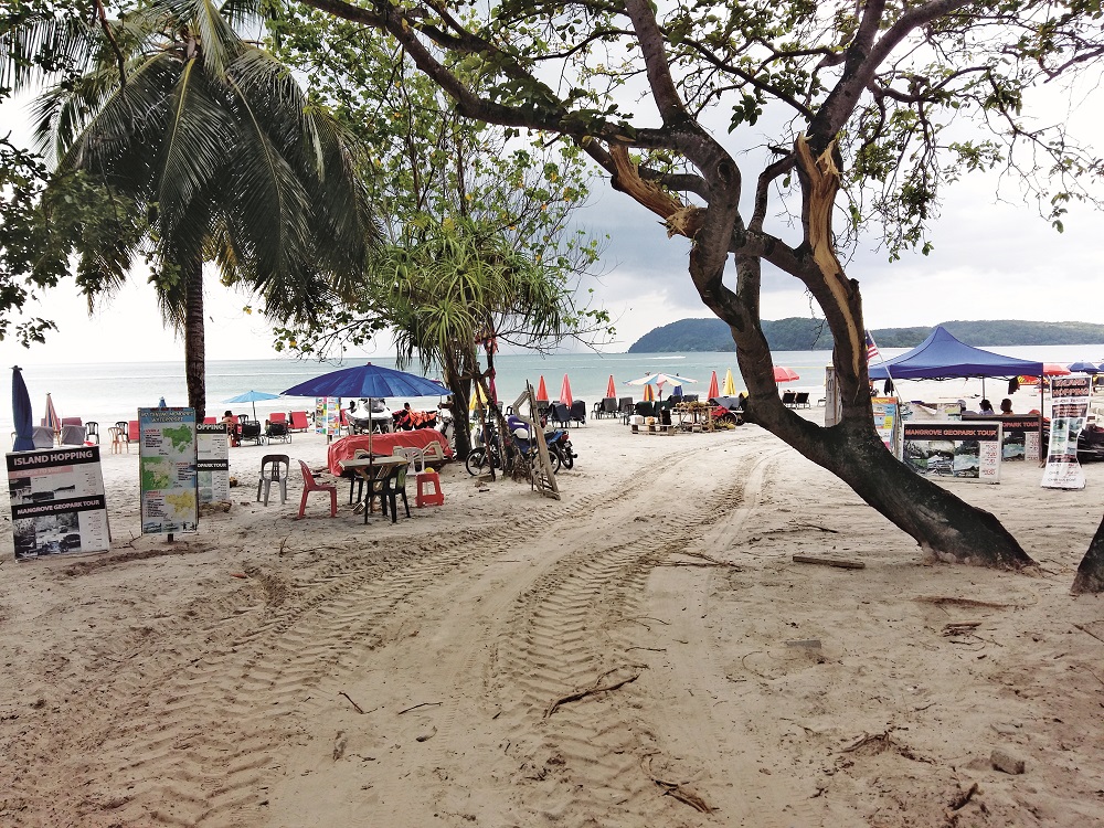 public-beach-access-to-pantai-cenang
