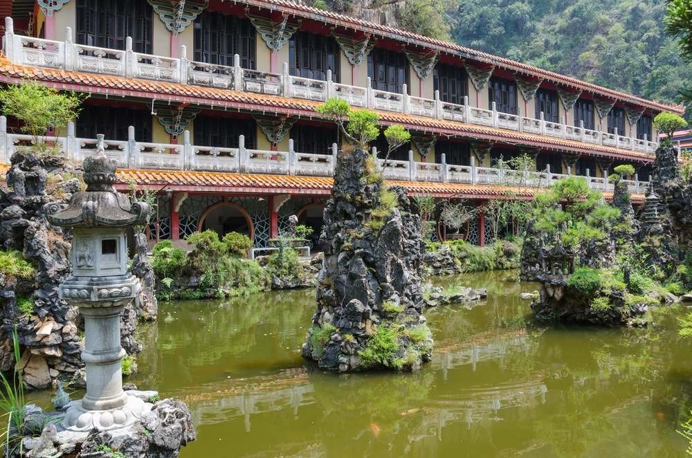 Sam Poh Tong Cave Temple
