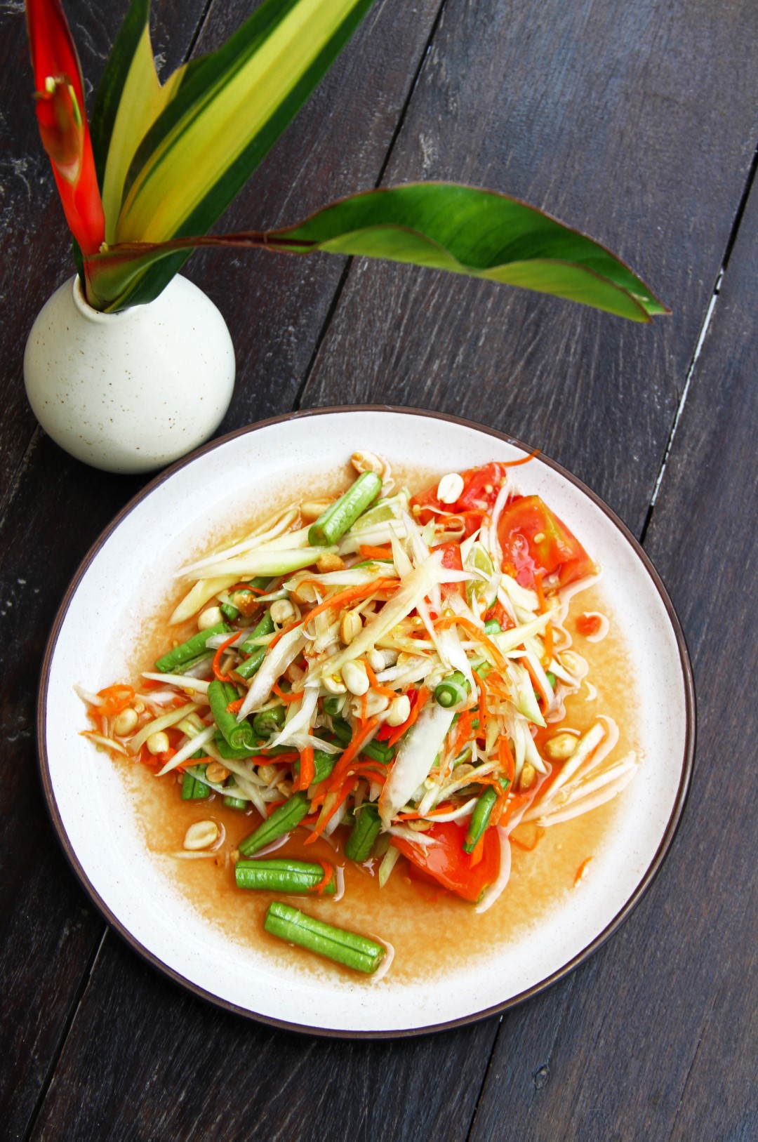 FOOD6 Join the chef at Tohsang Heritage Resort in making the classic som tam