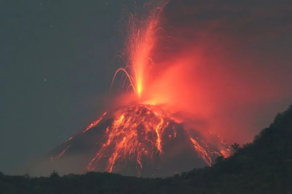 Volcanic  2枚 Twin Blasts from Mount Lewotobi Laki‑laki Rattle Indonesia's