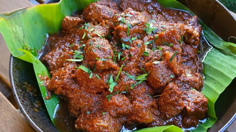 A Food Lover’s Guide to Melaka: Essential Nyonya Dishes and Culinary Treasures