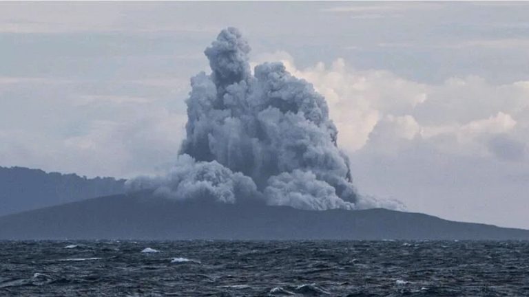 Anak Krakatau Eruption Disrupts Jakarta Flights, Including Malaysia Services