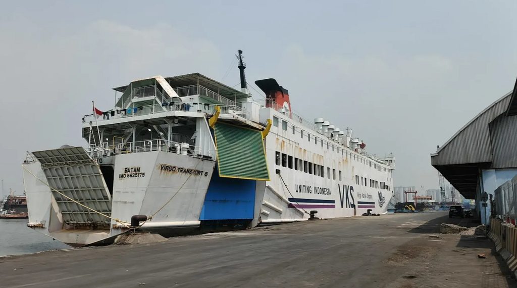 Indonesian Passenger Ship Carrying More Than 240 People Loses Contact in Java Sea